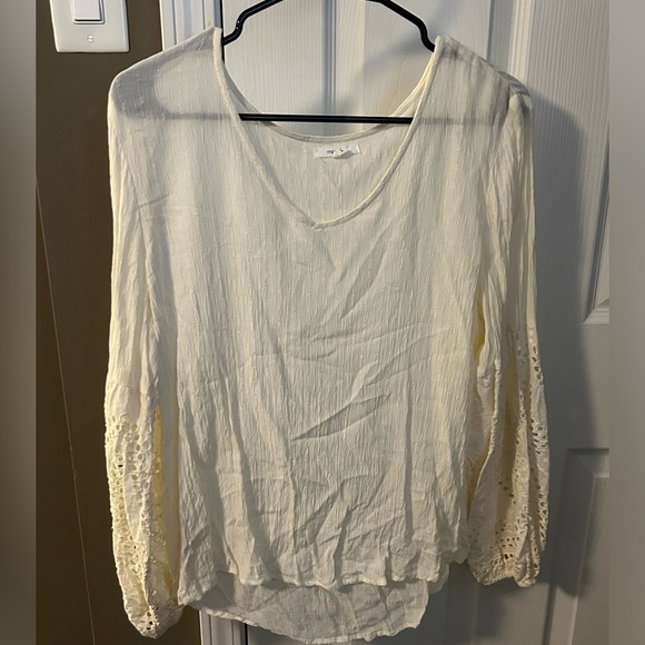 Maurices Cream Scoop Neck eyelet sleeve top - Picture 1 of 4